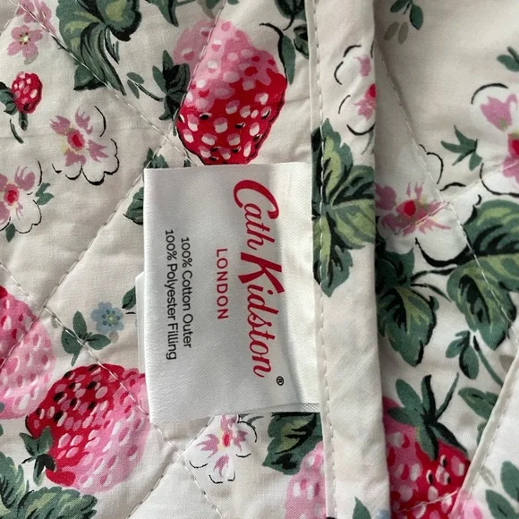 Cath Kidston Floral Strawberry queen size Quilt + 2 shams - like new - Picture 4 of 6